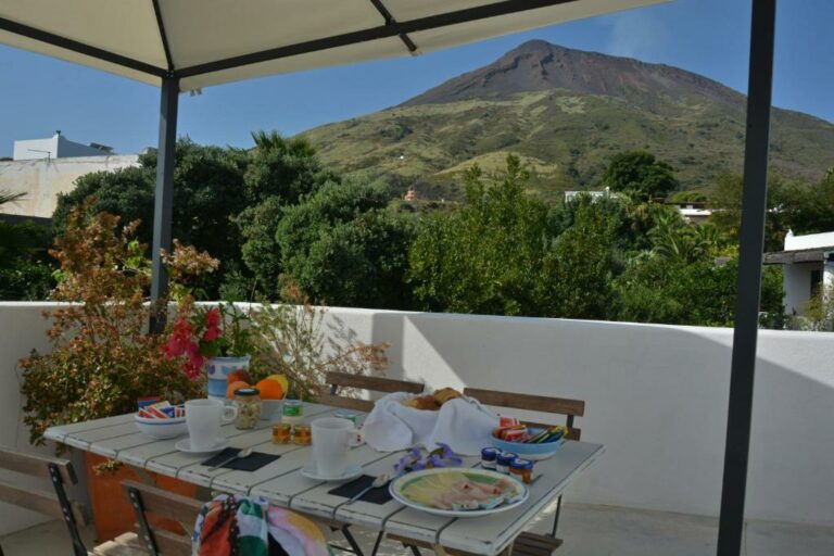 gabbiano relais stromboli beach hotel sicily 2 768x512