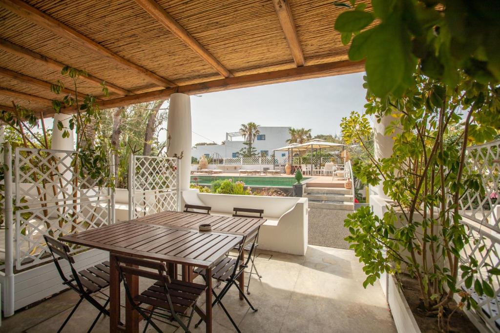 gabbiano relais stromboli beach hotel sicily 7