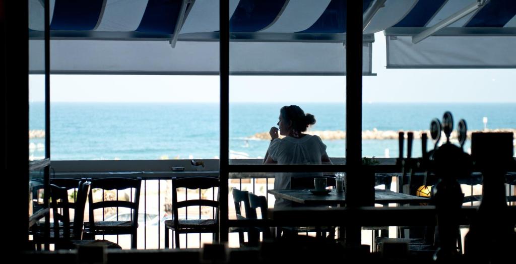 prima tel aviv beach hotel10