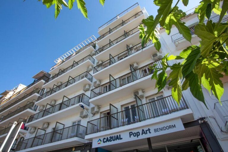 hotel casual pop art 10 768x512