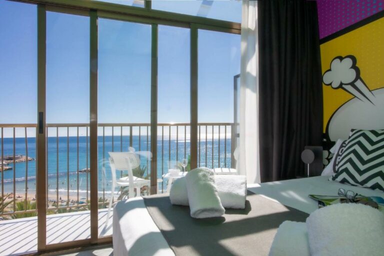 hotel casual pop art 8 768x512