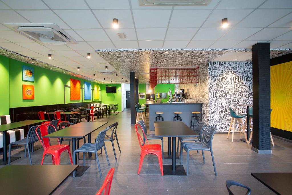 hotel casual pop art 9