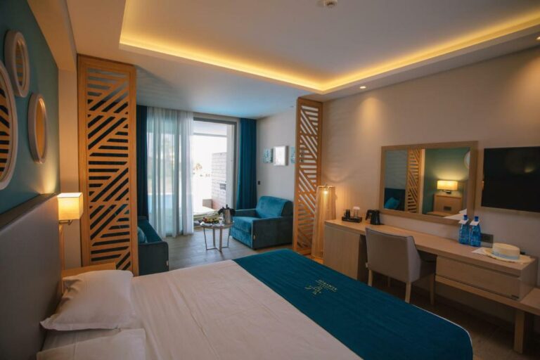 Almyros Beach 3 768x512