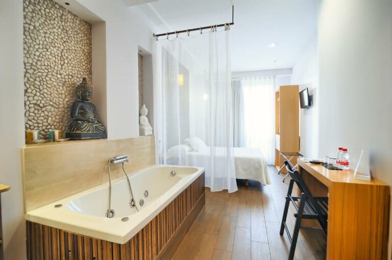 Hotel Sabbia by Gabbeach VALENCIA1 768x510