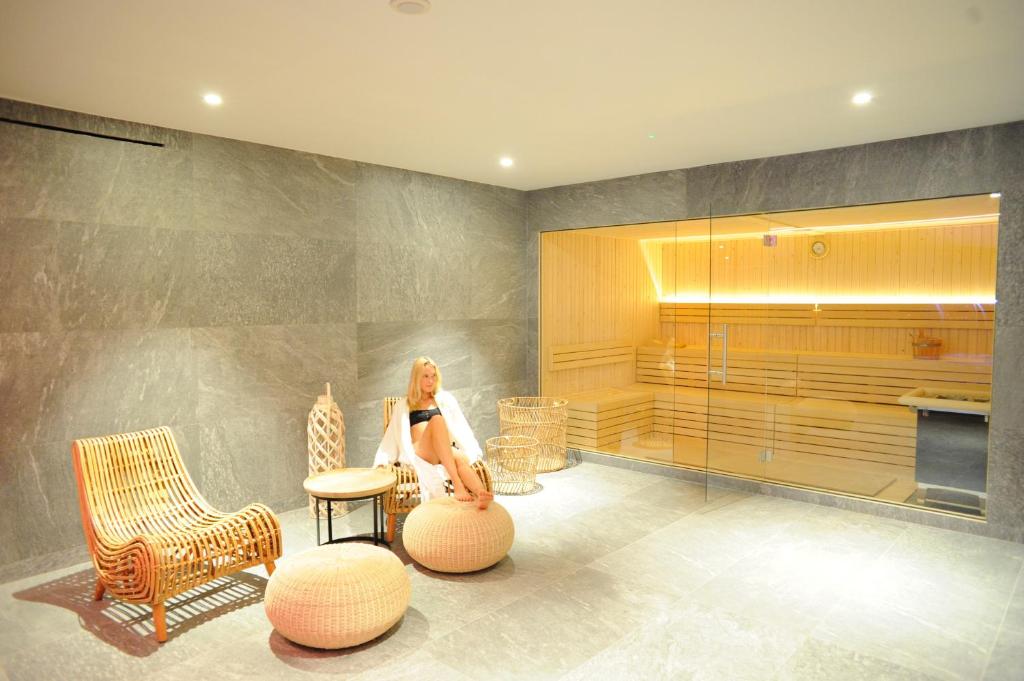 playa grande barcelona beach hotel8