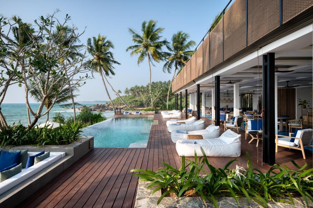 ahu bay beach resort sri lanka 